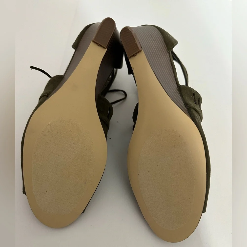 JustFab Deanna Olive Green Cutout Peep Toe Wedge Sandals Size 8.5